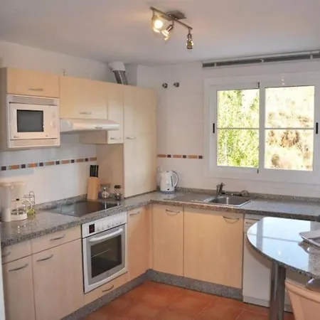 5 Bedroom To Rent In La Sierrezuela, Mijas *